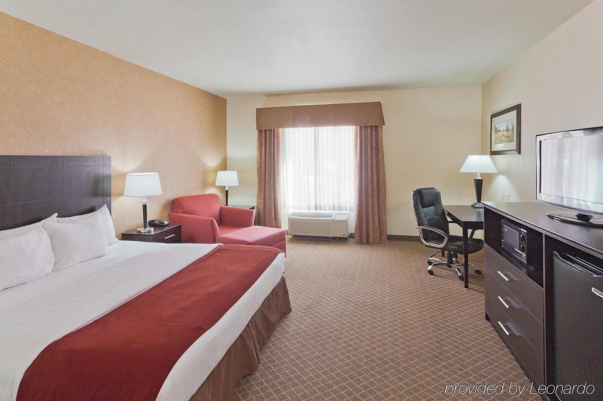 La Quinta By Wyndham Ely Hotel Екстериор снимка